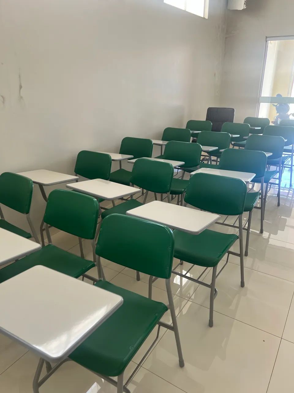 Cadeiras Universitárias Novas - R$ 270 cada - Foto 3