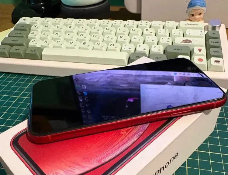 IPHONE XR RED (Product) 64GB DETALHE  - Foto 2