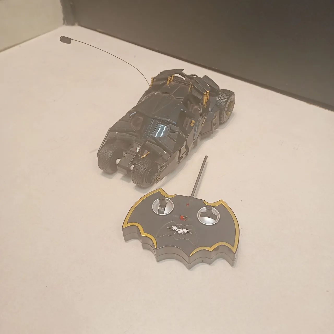Batmóvel Tumbler com Controle Remoto da Candide