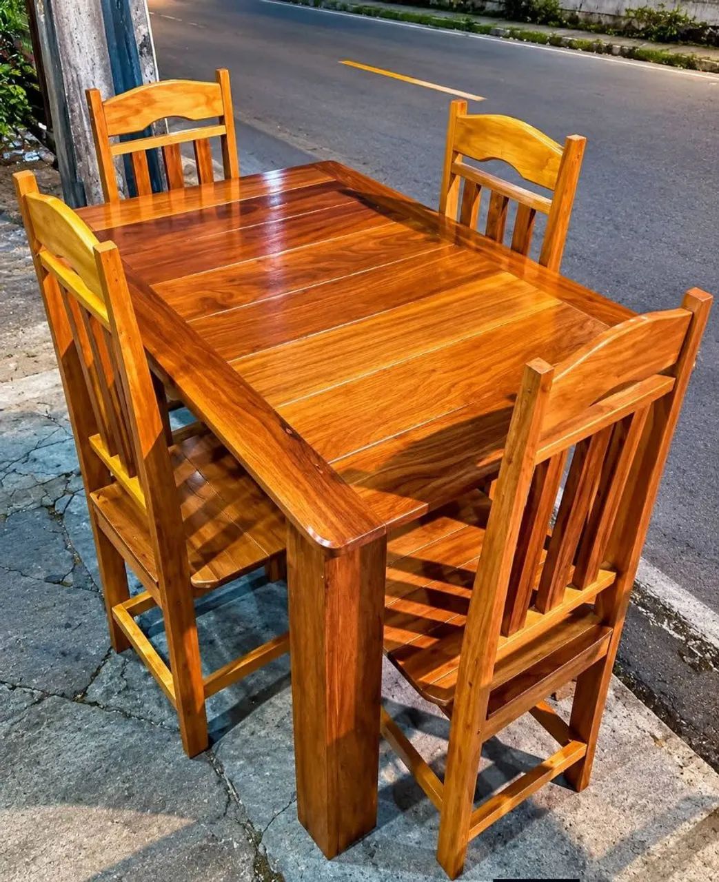 MESA DE MADEIRA COM 4 6 CADEIRAS - Foto 5