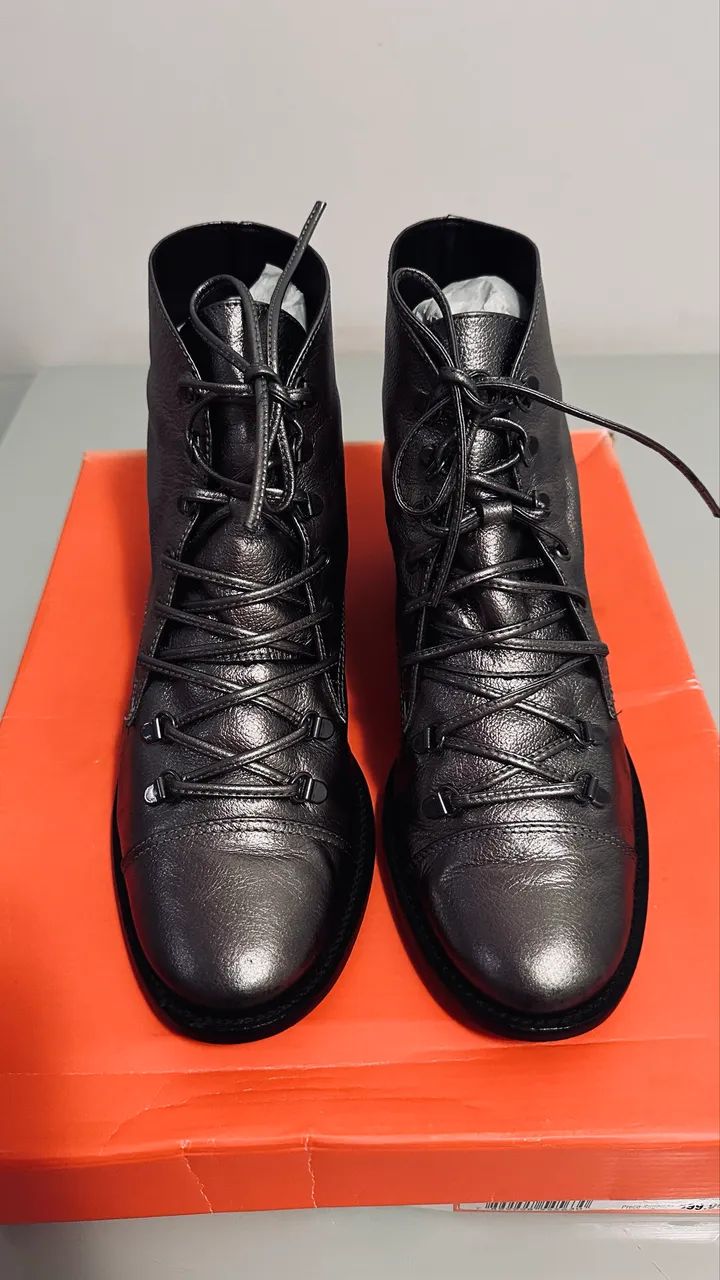 Bota Luiza Barcelos