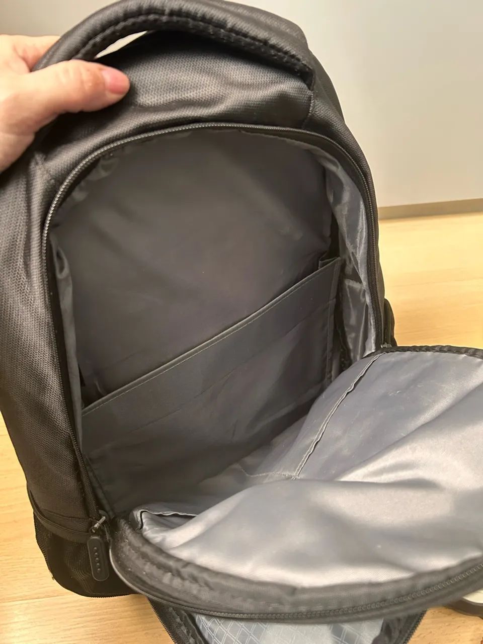 Mochila Executiva DELL Preta com Compartimentos Acolchoados - Ótimo Estado - Foto 4