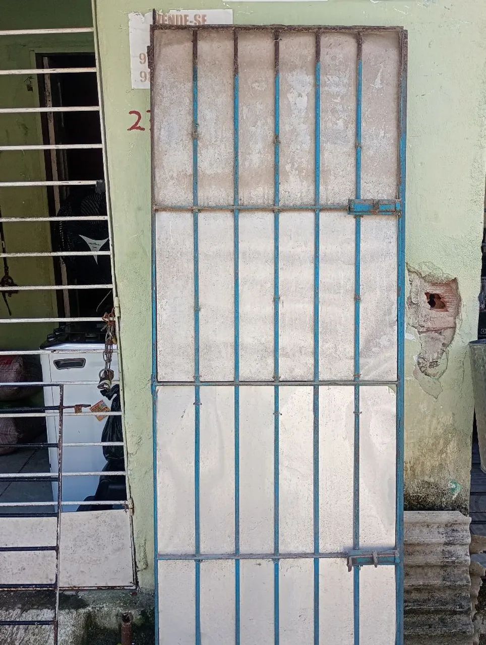Vendo uma grade para porta 2,00 pôr 70 preço 350 falar com Josafá *27