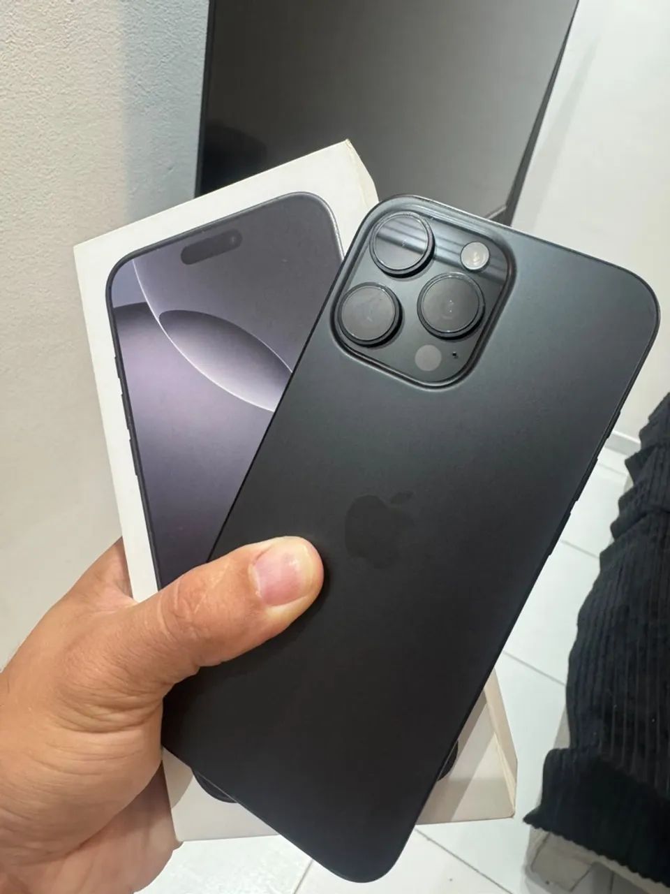 iPhone 16 Pro Max 