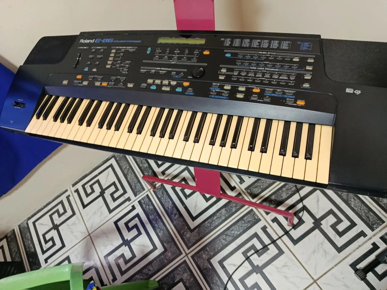 Teclado Roland e86 pouco uzado  - Foto 3