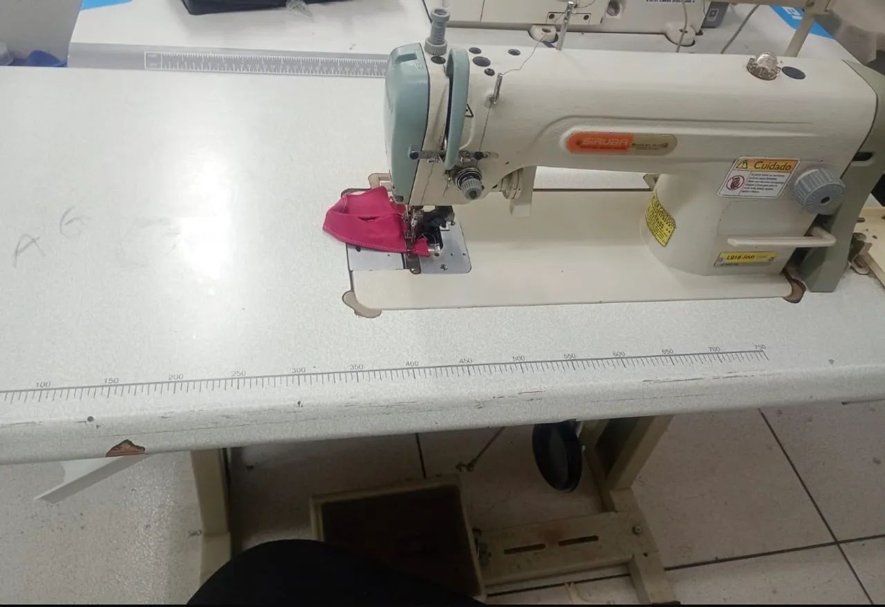 Vendo máquina reta refiladeira modelo Siruba com motor eletrônico. - Foto 2