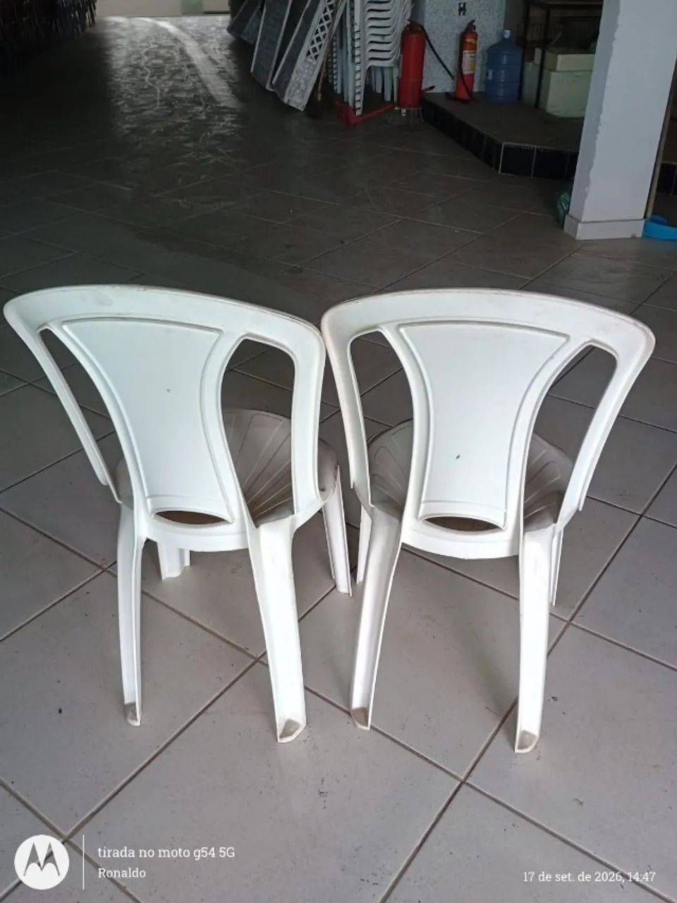 Cadeira plástica branca - Foto 3