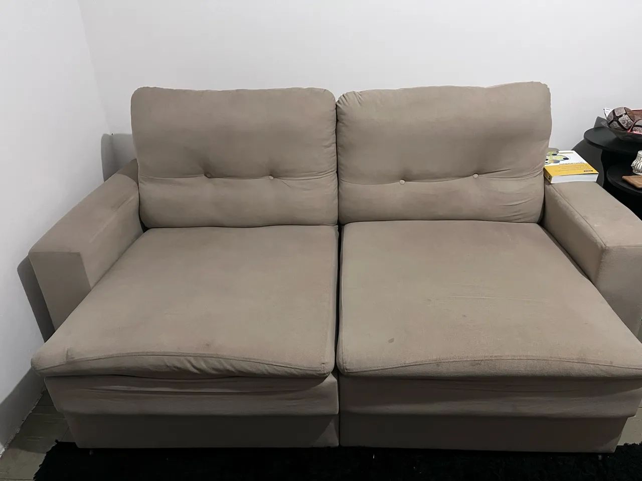 sofá retrátil de 2 lugares, bege, que também funciona como sofá-cama e Pufe