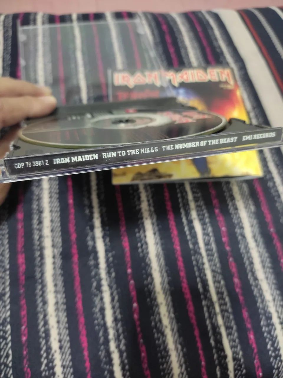 Iron Maiden - First Ten Years "Leia o anúncio"  - Foto 4