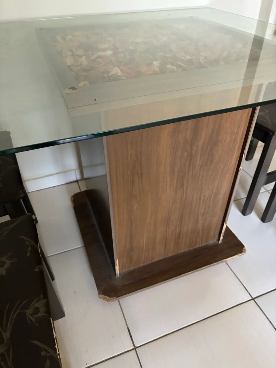 Mesa tampo vidro com cadeiras - Foto 4