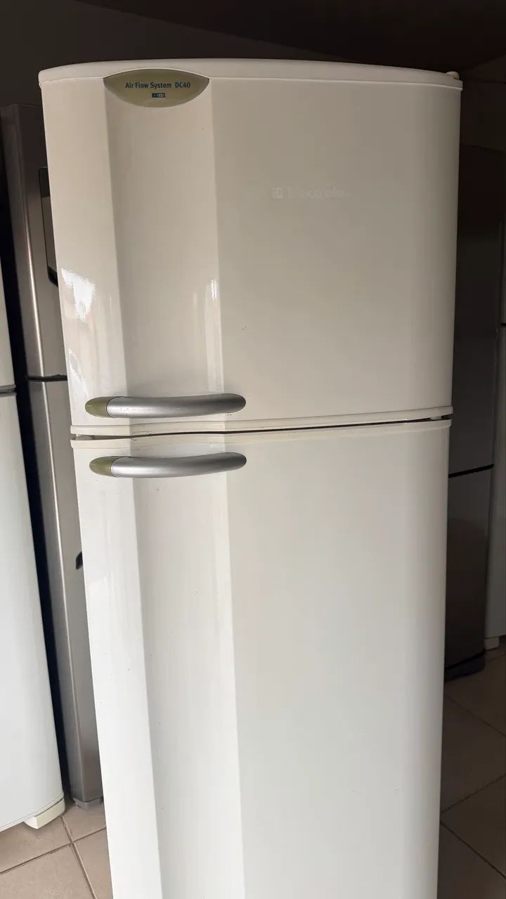 Geladeira Eletrolux Duplex 220v funcionando perfeitamente  - Foto 3