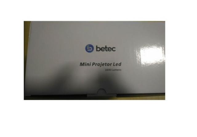 Mini Projetor Led - 1600 Lumen - BT830 - Sem uso e ainda na caixa - Foto 3
