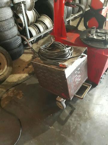 Maquina de solda 300 Ah marca o soldador - antiga em perfeito estado de funcionamento - Foto 3