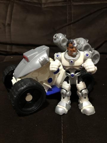 Brinquedos semi novos CARRO HOT WHEELS gire, CIBORG, MAC STEEL MAKINO E CAPACETE SKATE - Foto 4
