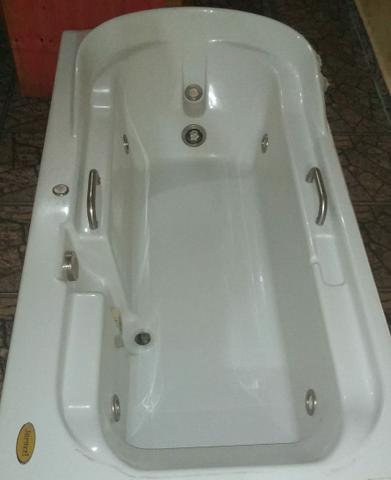 Banheira Jacuzzi, modelo Regina