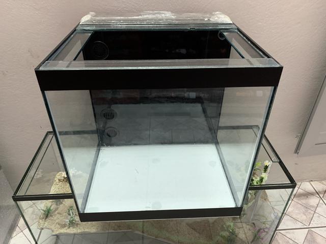 Aquário cubo de 40x40x40 marinho ou doce, sump traseiro e fundo preto - Foto 2
