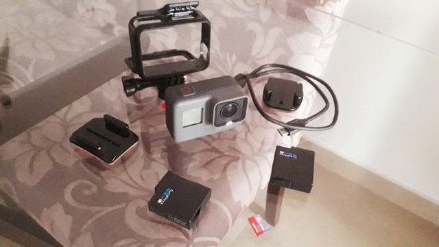 Câmera Gopro Hero5 Black 4k + Cartão Sd 64gb + Bateria Extra - Foto 2