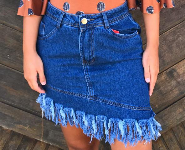 Saia jeans assimétrica