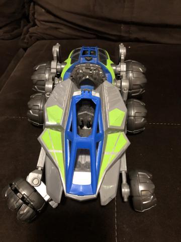 Brinquedos semi novos CARRO HOT WHEELS gire, CIBORG, MAC STEEL MAKINO E CAPACETE SKATE