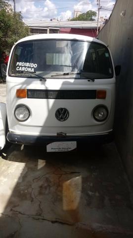 VW - Kombi 1.6 9 Lugares