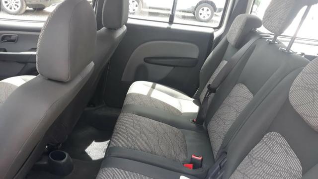 Fiat Doblo Essence 1.8 Flex 16V 5p - Prata - Foto 6