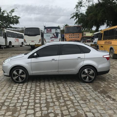 Grand Siena essence 1.6 2014 flex 16v - Foto 9