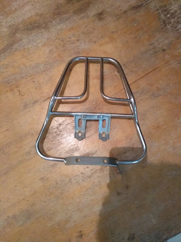 Bagageiro de aço maciço Titan 159