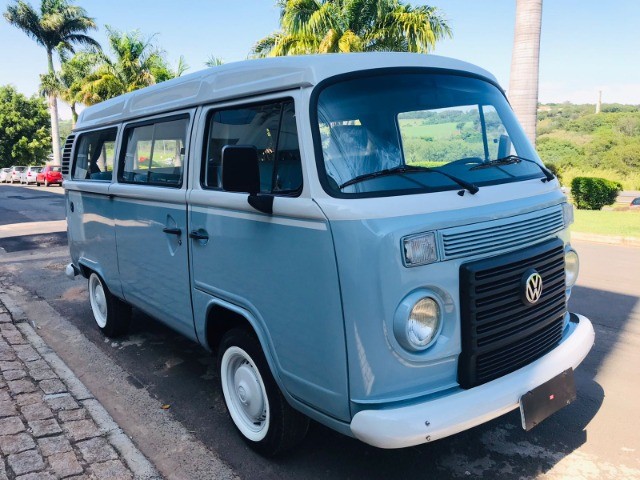 Volkswagen lançou a Kombi Last Edition, e era pra ser limitada com apenas 600 unidades, mas acabou se empolgando e dobrou o número (Foto Reprodução/OLX)