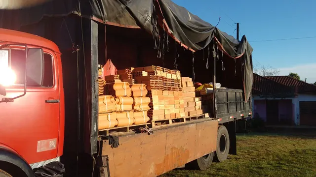 Caminhão Carreta Cegonha Mercedes-Benz Actros + VW Polo GTI