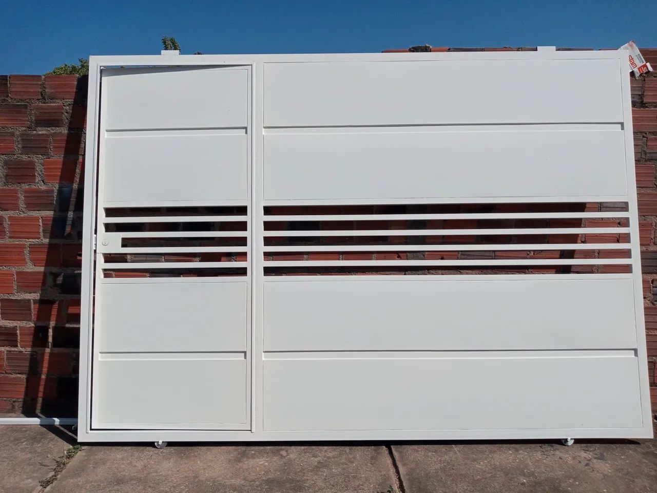 Portão galvanizado com detalhes 01