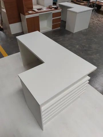 mesa em L ripada branca  - Foto 3