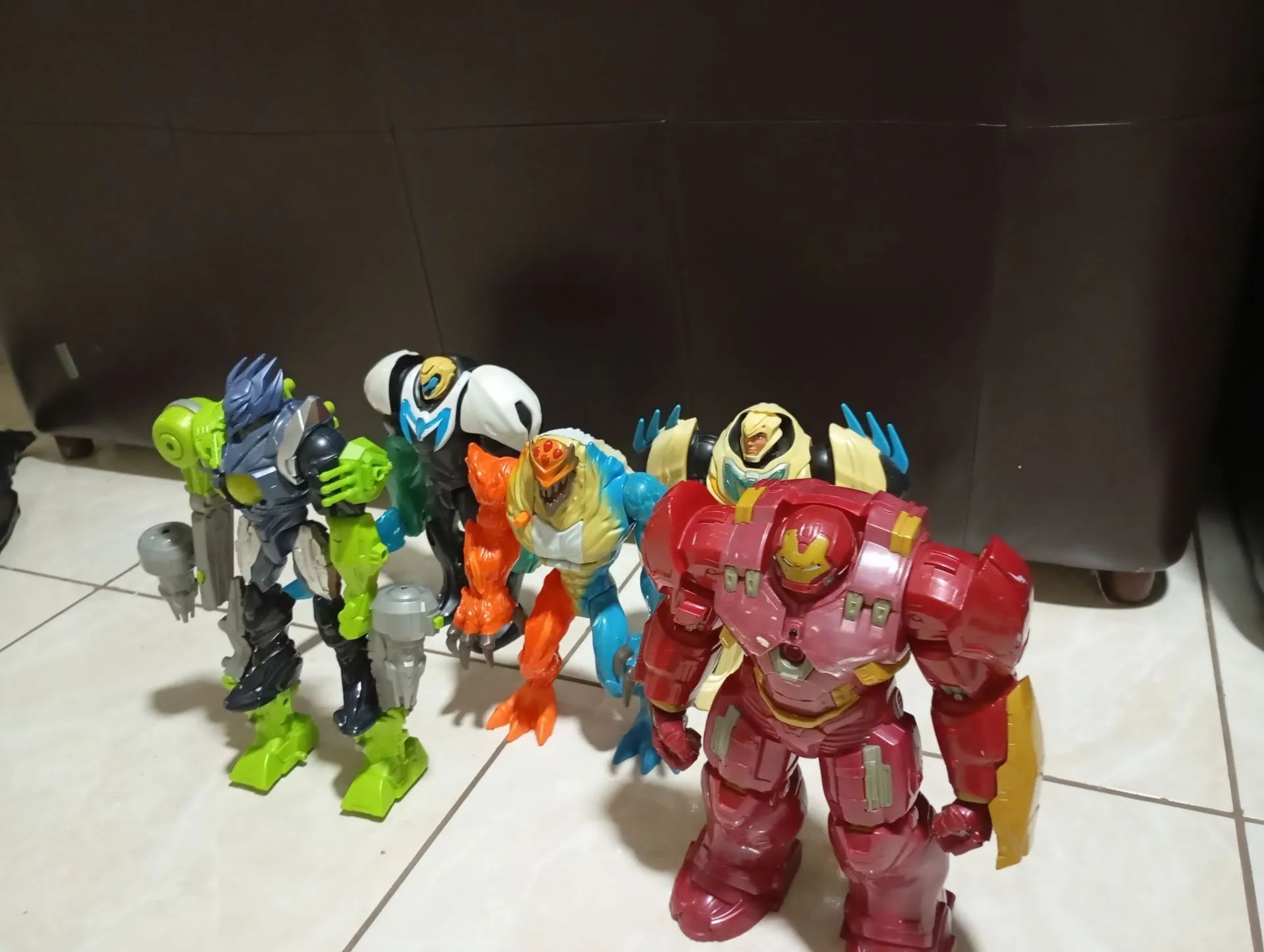 5 Bonecos de ação - Max Steel e marvel