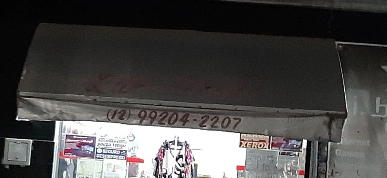 Lindo toldo para comércio  2.50 x 1.20lguns detalhes  pequenos 