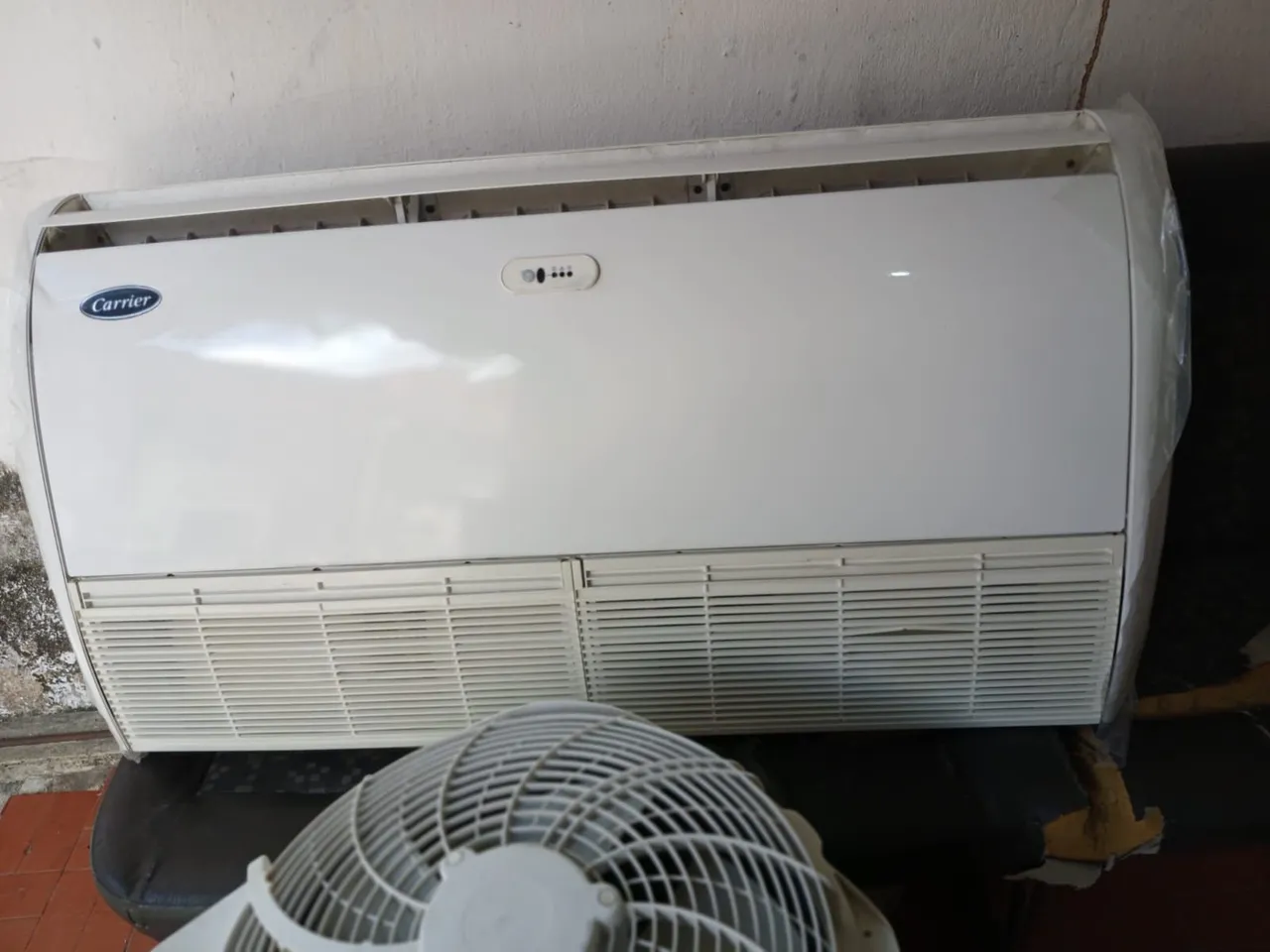 01 SPLIT CARRIER PISO TETO DE 36.000 BTUS.