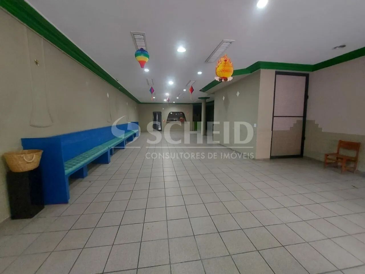Imóvelcomercial para Locação, 316m², Salão com vão livre, Cozinha, 4 Banheiros, Cozinha es