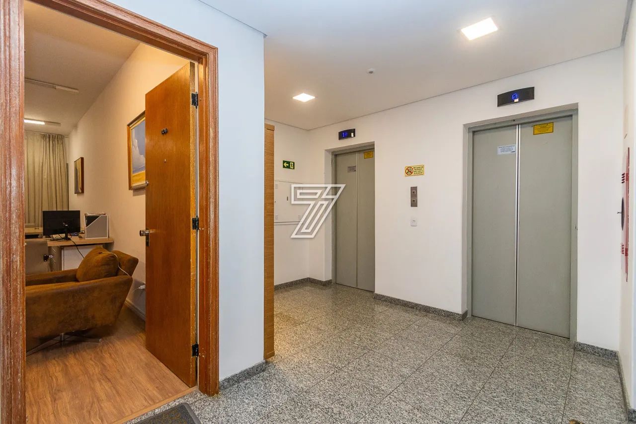 Sala comercial na Rua Emiliano Perneta, no Centro/Batel, com 37m² privativos + vaga de gar - Foto 9