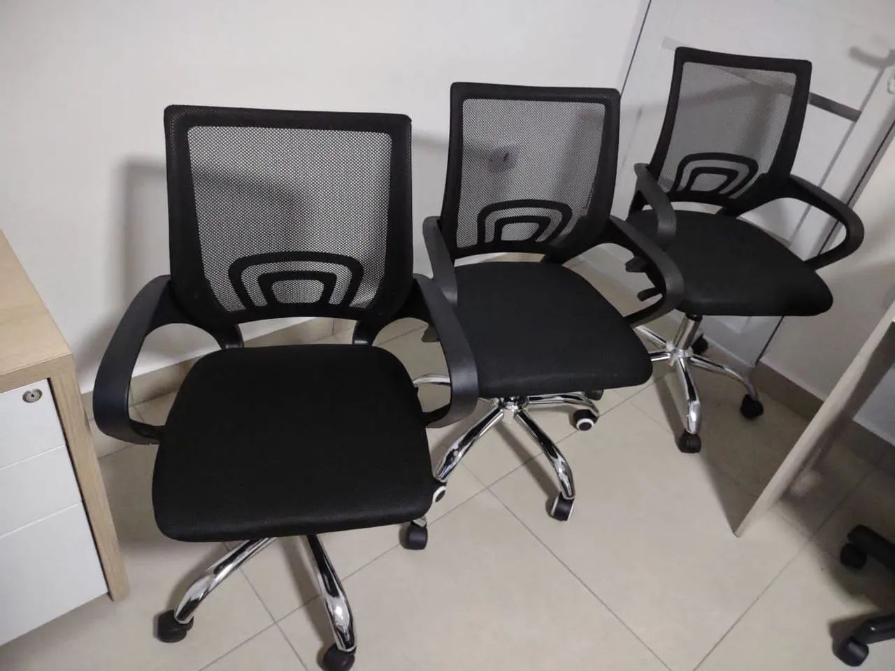 Cadeira de escritório Novas R$280,00 cada - Foto 3