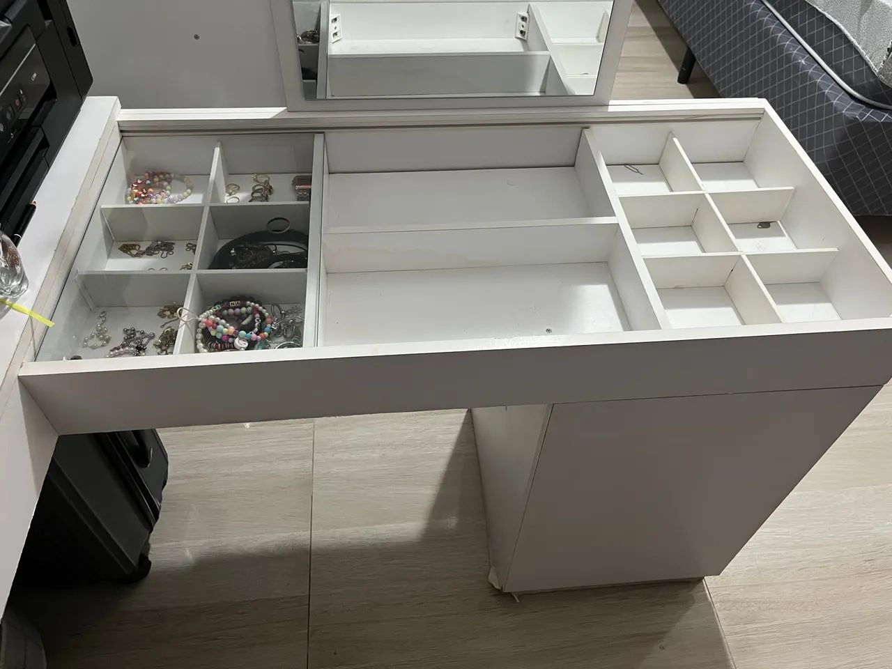 Escrivaninha com penteadeira branca  - Foto 3