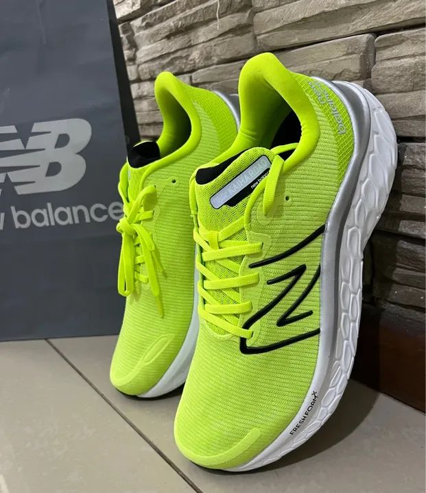 Tênis New Balance Fresh Foam tamanho 42 - Foto 2