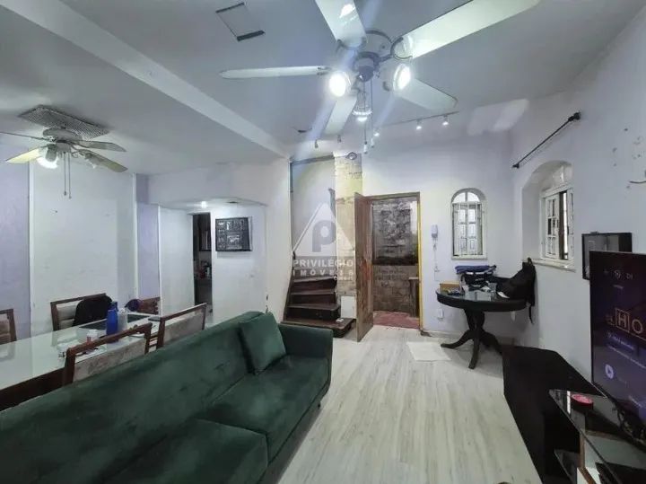 Charmosa casa de vila com 3 quartos em Botafogo  2 suítes e 1 vaga - Foto 2