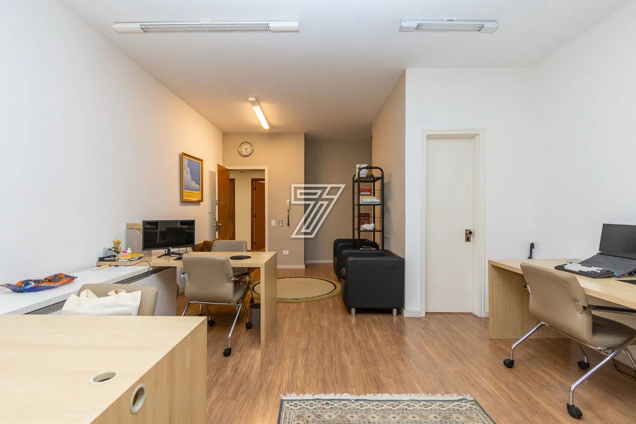 Sala comercial na Rua Emiliano Perneta, no Centro/Batel, com 37m² privativos + vaga de gar - Foto 5