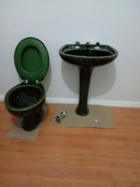 Conjunto Completo: Vaso com tampo e spood, Bidê com  metais. e Pia com metais e Pedestal,  - Foto 3