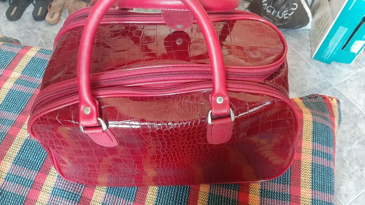 Bolsa de viagem envernizada média - Foto 2