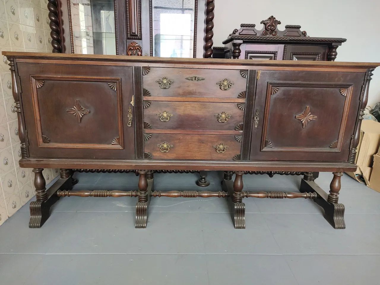 Buffet antigo de madeira maciça64308277163906120