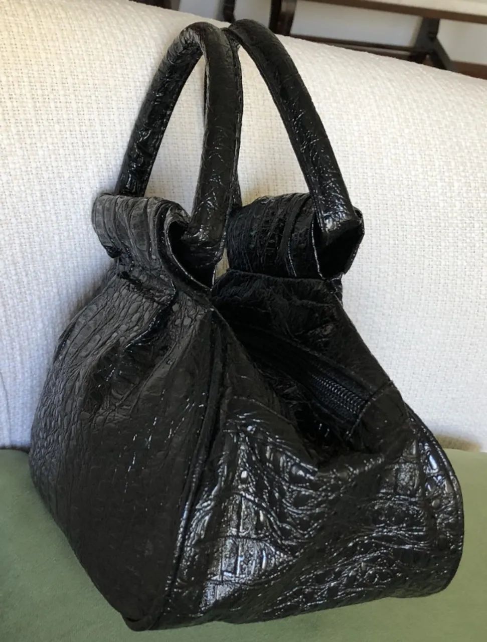 Graciosa bolsa de mão textura crocodilo, preta. - Foto 3