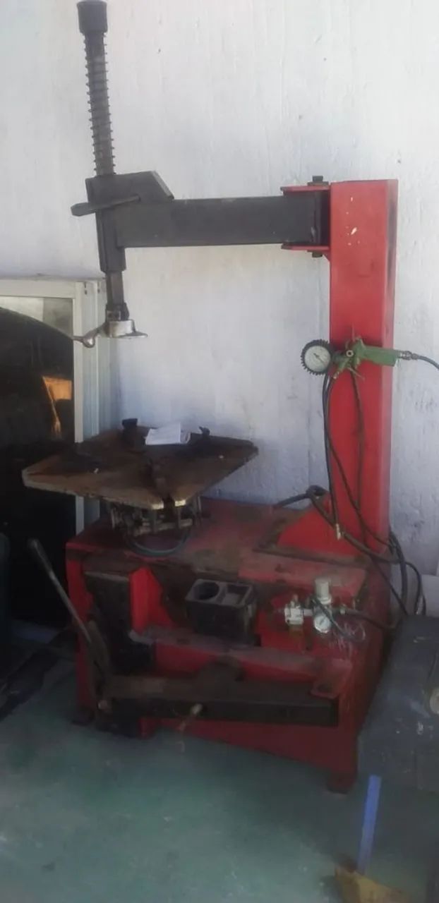 Vendo 6 mil máquina de montar e desmontar pneus 