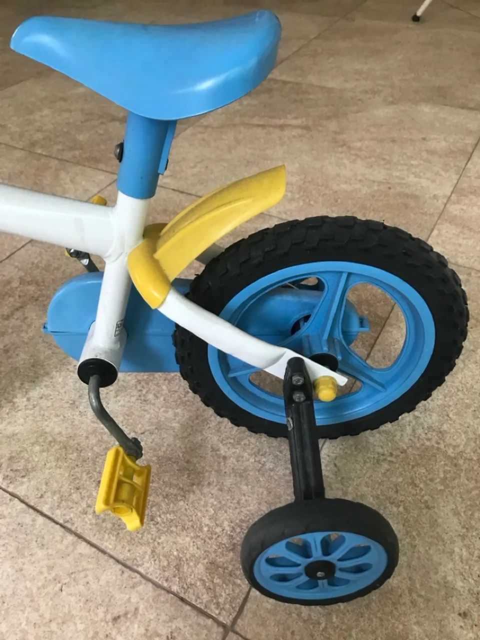 Bicicleta Infantil com Rodinhas - Foto 3