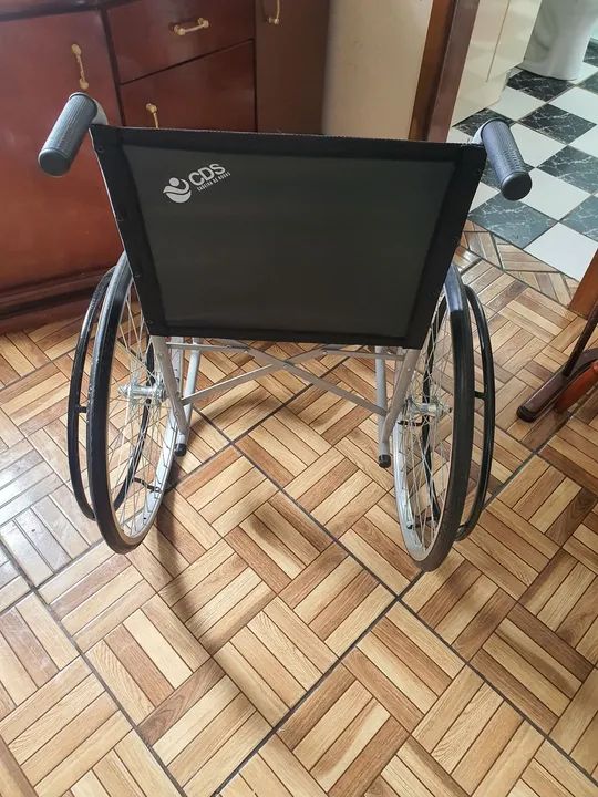 Cadeira de rodas em ótimo estado! - Foto 2