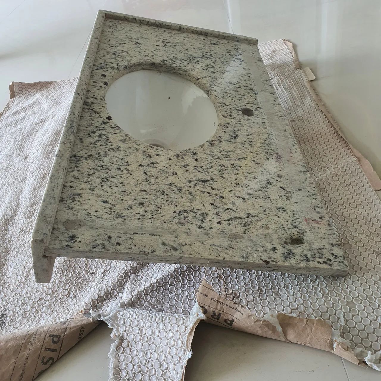 Bancada de granito com cuba embutida média  - Foto 5