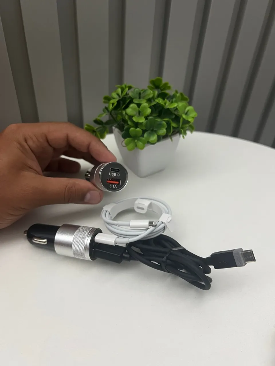 Carregador veicular USB e tipo C